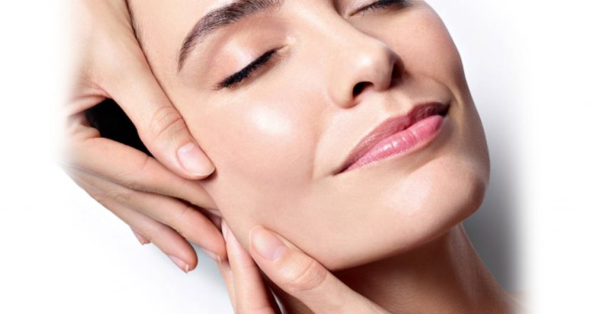 The Art and Benefits of Face Sculpting Massage